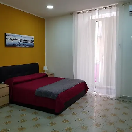 Oda ve Kahvaltı Cavour Napoli